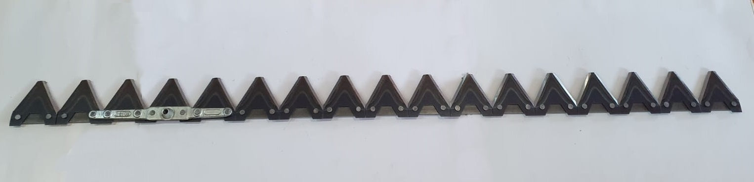 LAMA  BERTOLINI  17 CUTITE PRINDERE PE STANGA BUSATIS MADE IN AUSTRIA